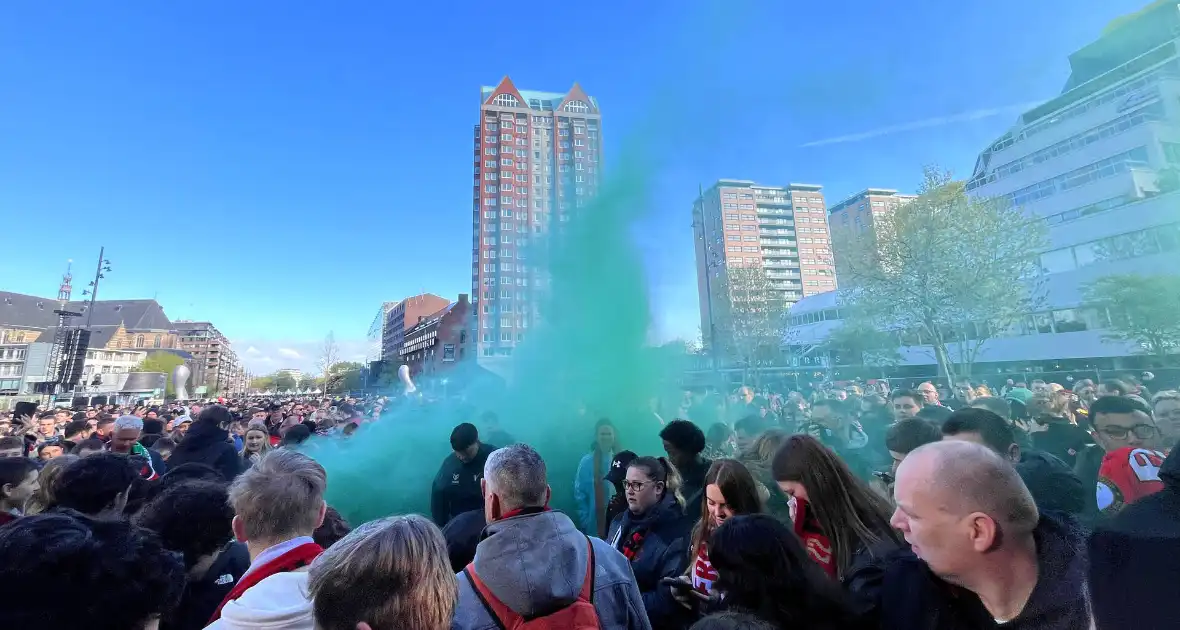 Huldiging plein loopt vol met Feyenoord-fans - Foto 5
