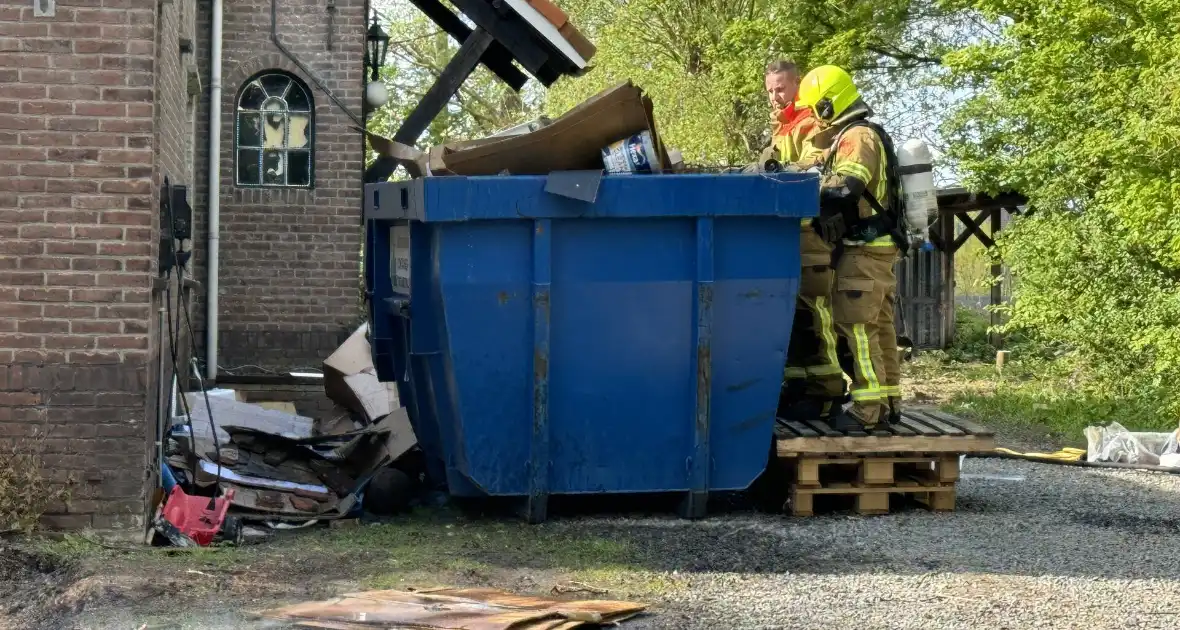 Bouwcontainer vat vlam naast woning - Foto 3