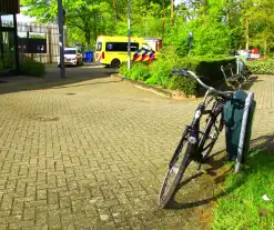 Brandweerlieden schieten te hulp bij ongeval