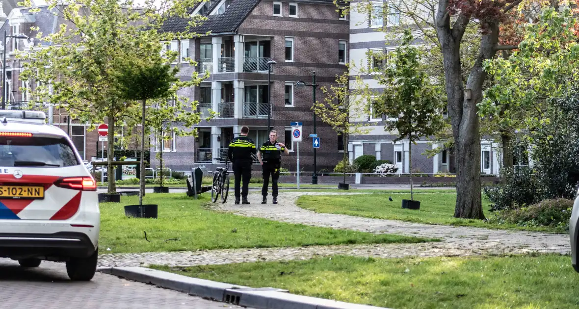 Waarschuwingsschot gelost nadat handhaver wordt gestoken door vrouw