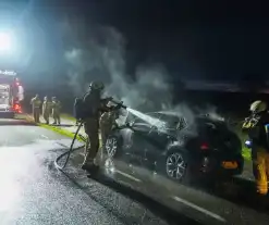 Auto vat al rijdend vlam, bestuurder komt met de schrik vrij
