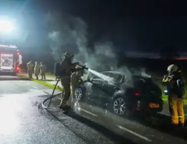 Auto vat al rijdend vlam, bestuurder komt met de schrik vrij