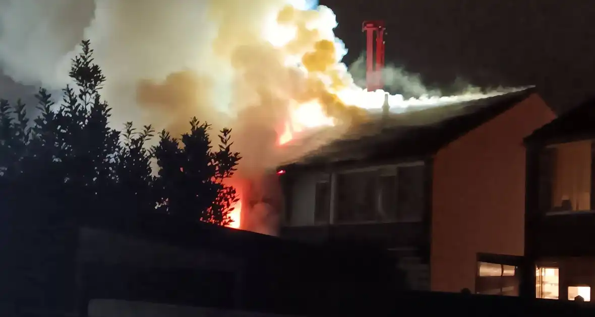 Vlammenzee en enorme ravage in woning na explosie in meterkast - Foto 4