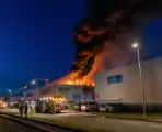 Grote brand bij autobedrijf Westelijk Havengebied