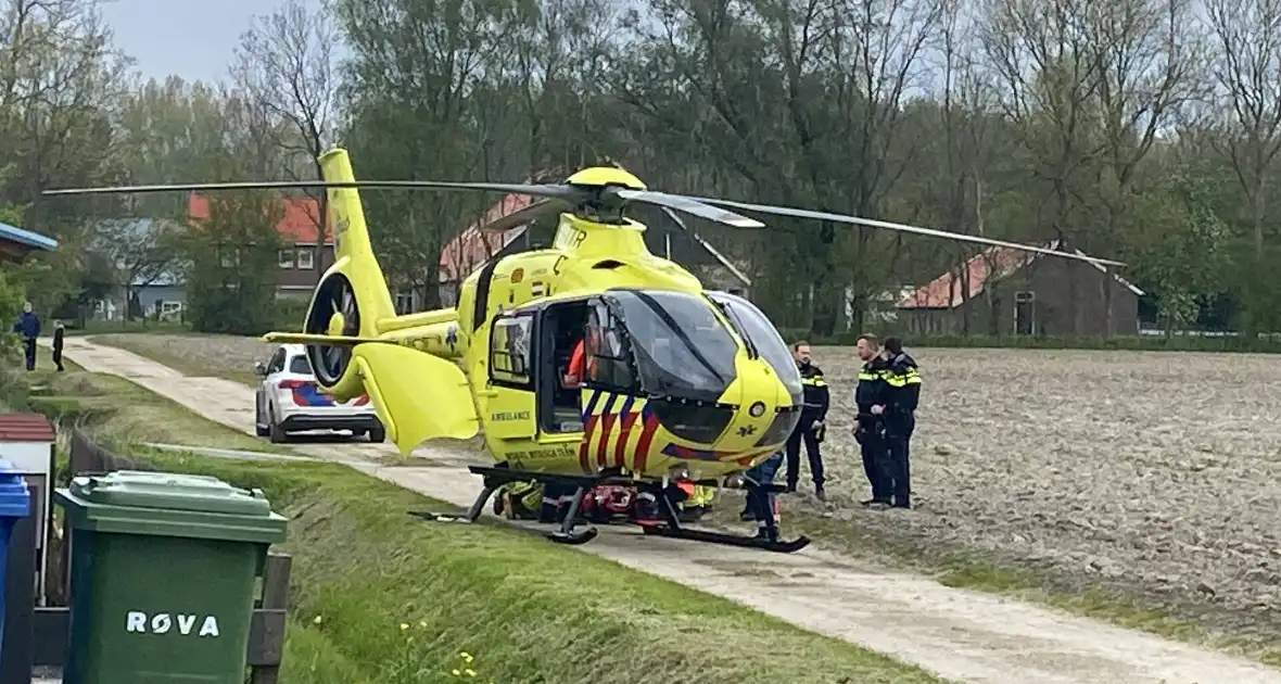 Traumahelikopter vervoerd patiënt naar ziekenhuis - Foto 5