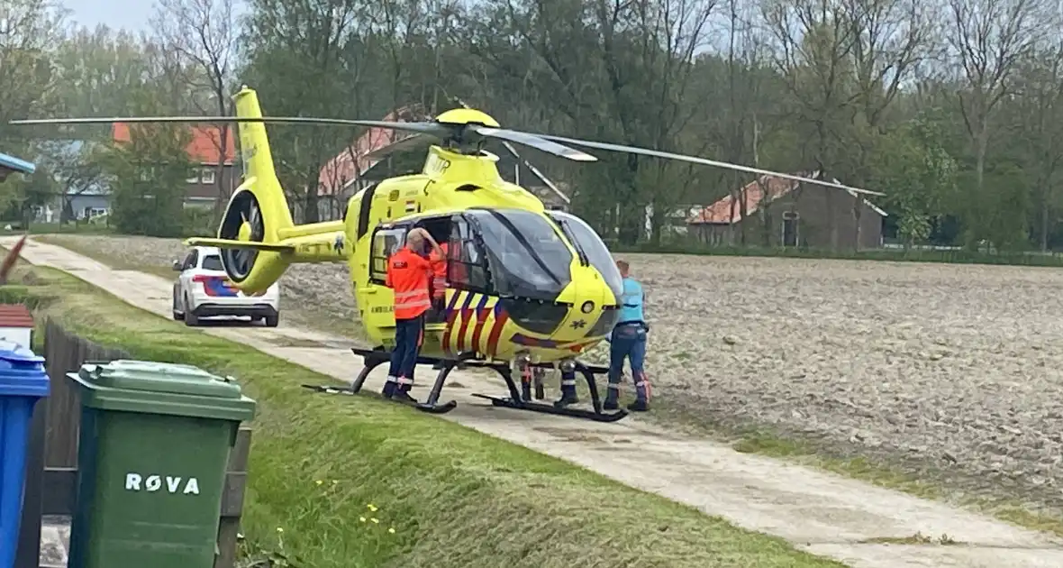 Traumahelikopter vervoerd patiënt naar ziekenhuis - Foto 6