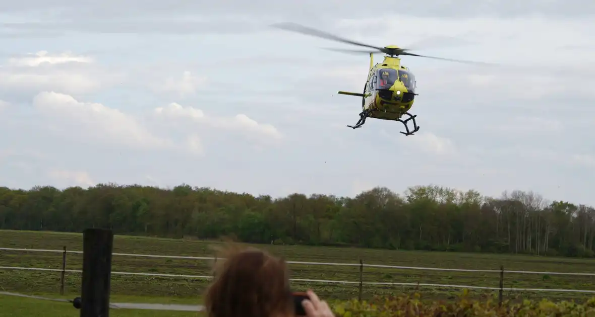 Man ernstig gewond na val van trap, inzet traumahelikopter trekt bekijks - Foto 2