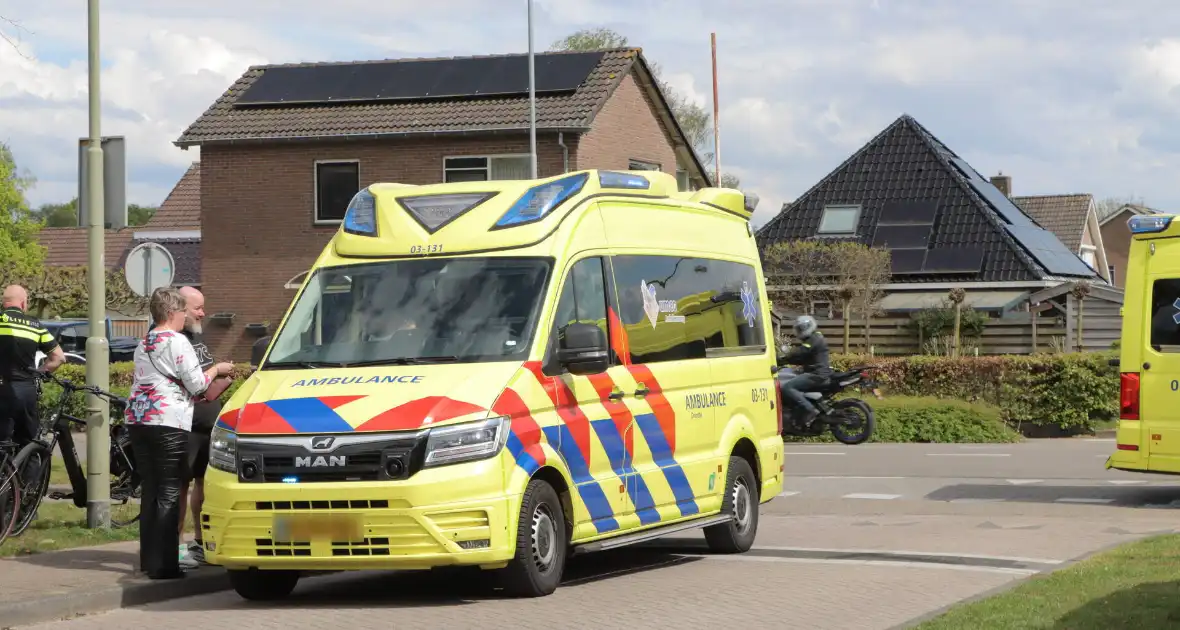 Twee gewonden bij aanrijding tussen automobilist en fietser - Foto 1