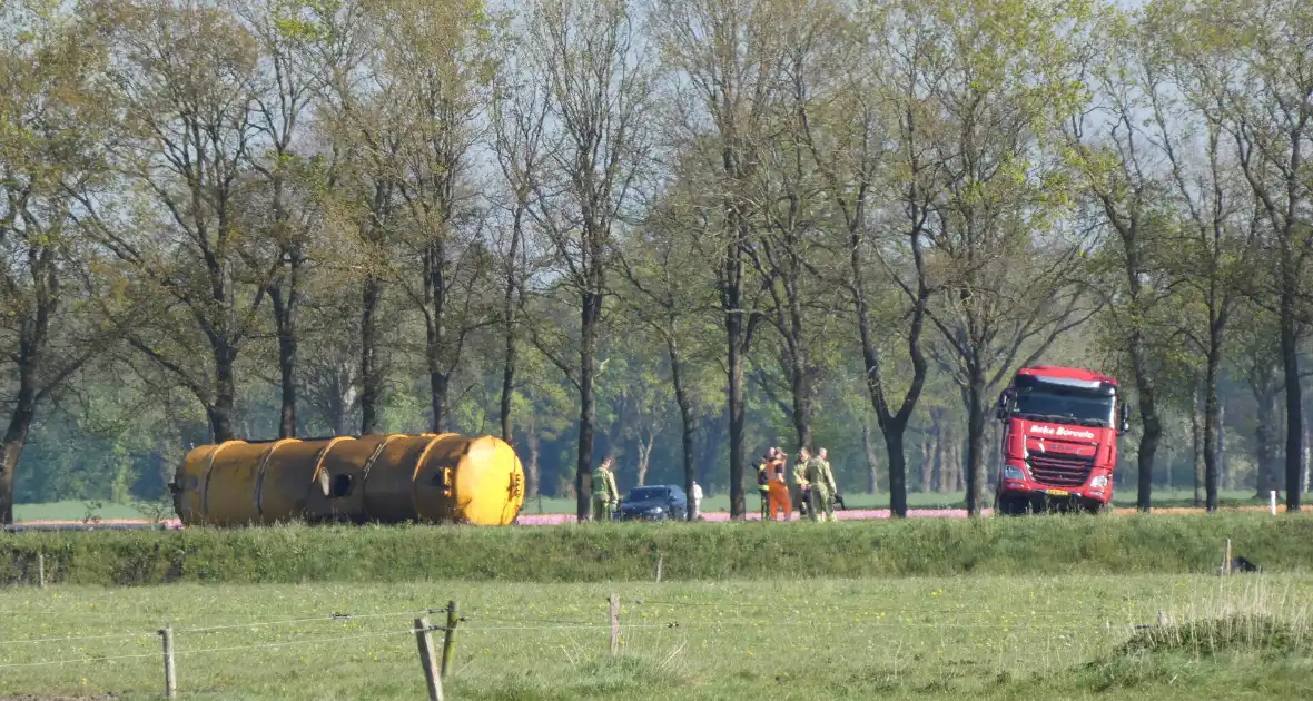 N381 urenlang afgesloten door ernstig ongeval met vrachtwagen - Foto 2