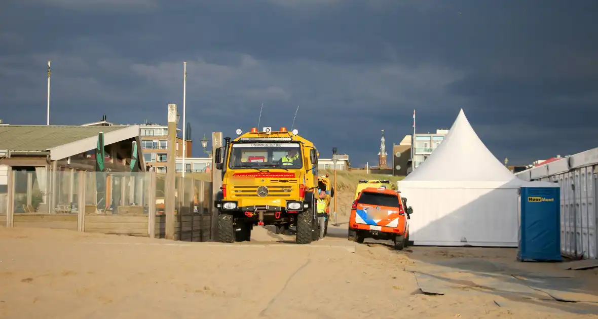 Veel hulpdiensten ingezet voor medische noodsituatie op strand - Foto 7