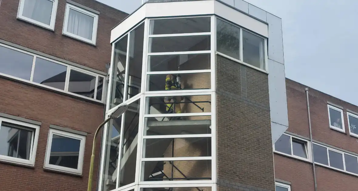 Brandweer ventileren appartement na brand in droger - Foto 2