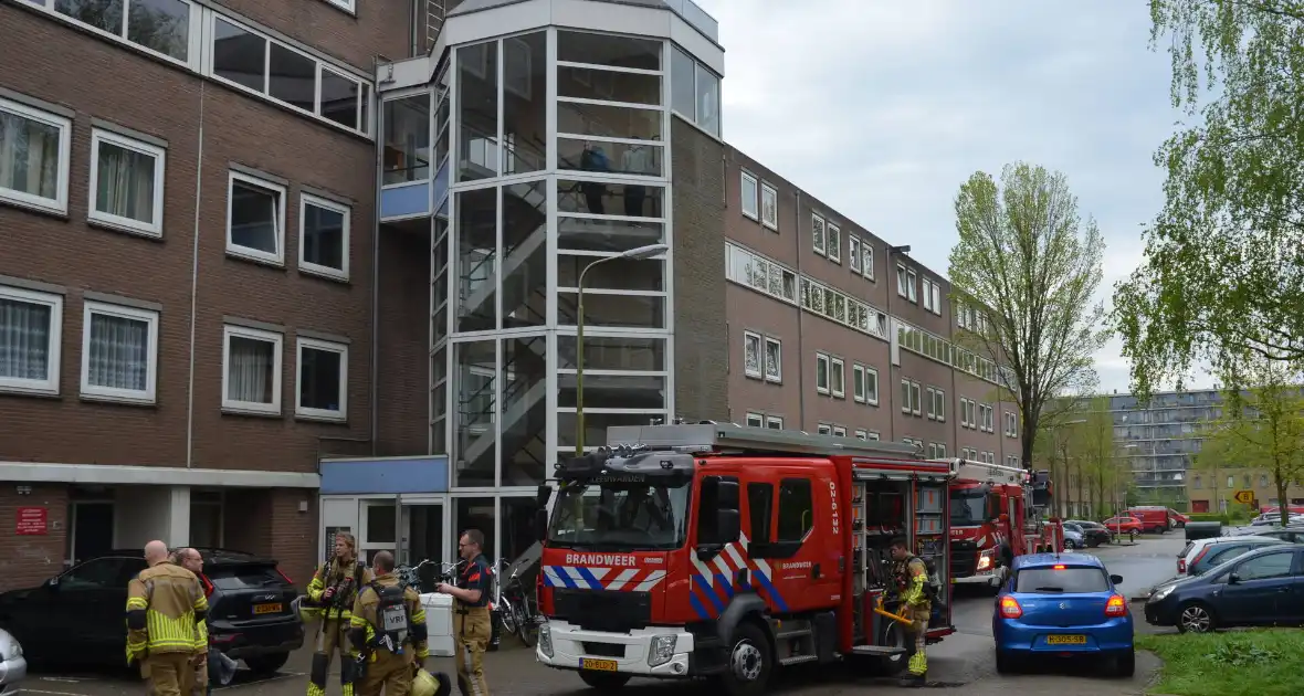 Brandweer ventileren appartement na brand in droger - Foto 3