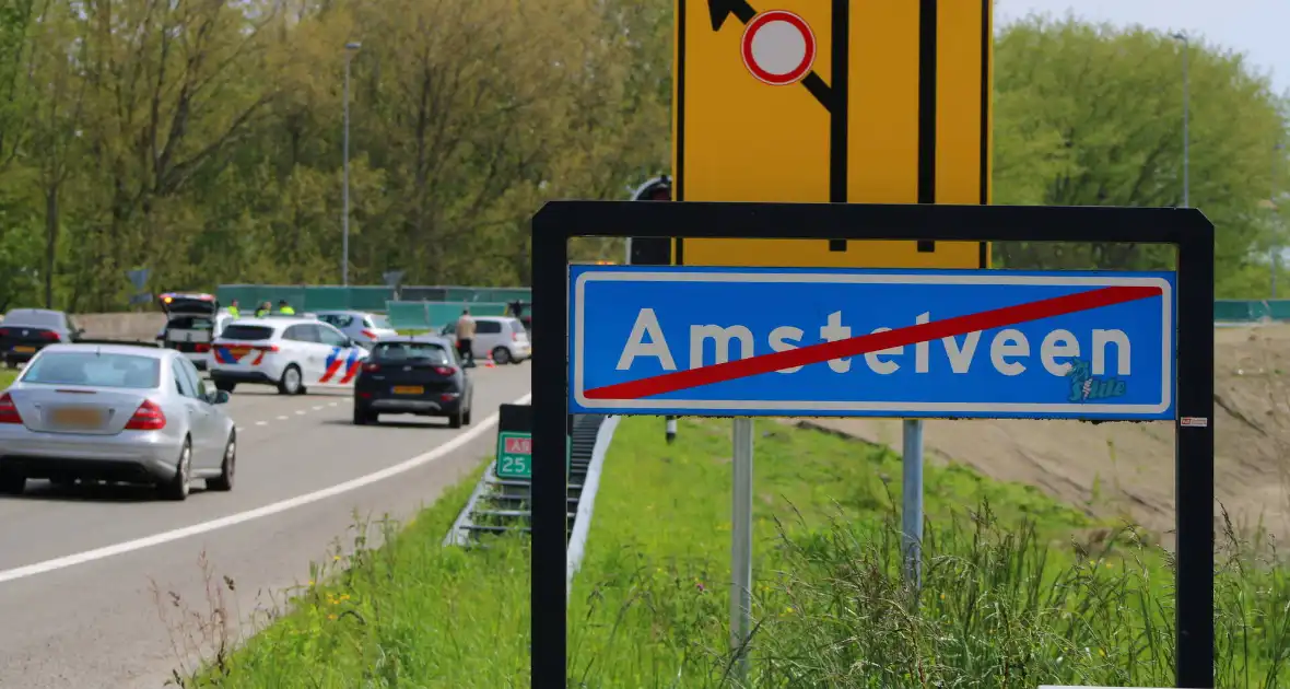 Ongeval tussen twee personenauto's bij invoegen snelweg - Foto 6