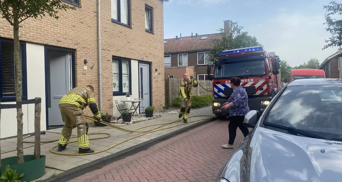 Brand aan achterkant woning snel onder controle - Foto 3