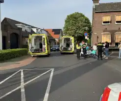 Scooter en fietser botsen en raken zwaargewond