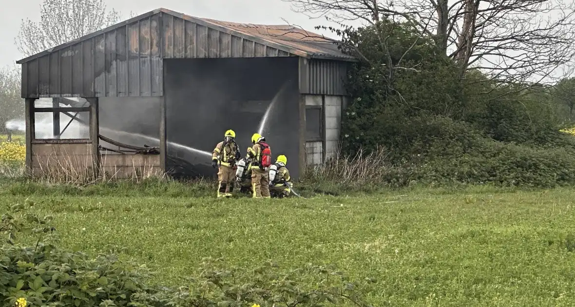 Uitslaande brand in verlaten schuur