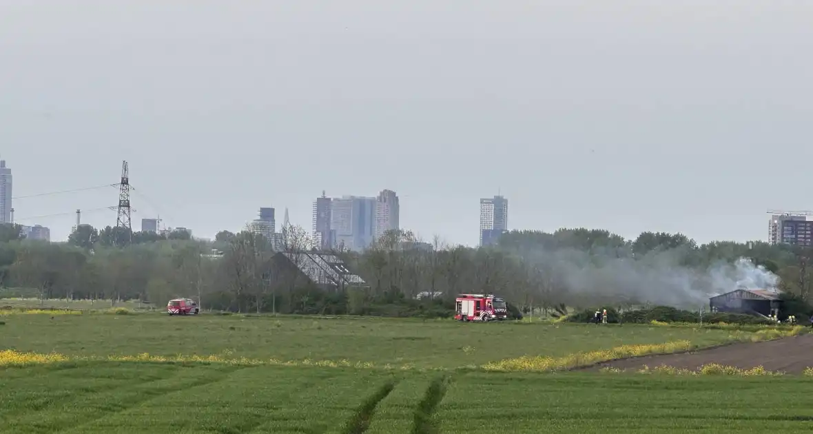 Uitslaande brand in verlaten schuur - Foto 1