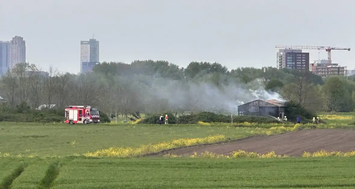 Uitslaande brand in verlaten schuur - Foto 2