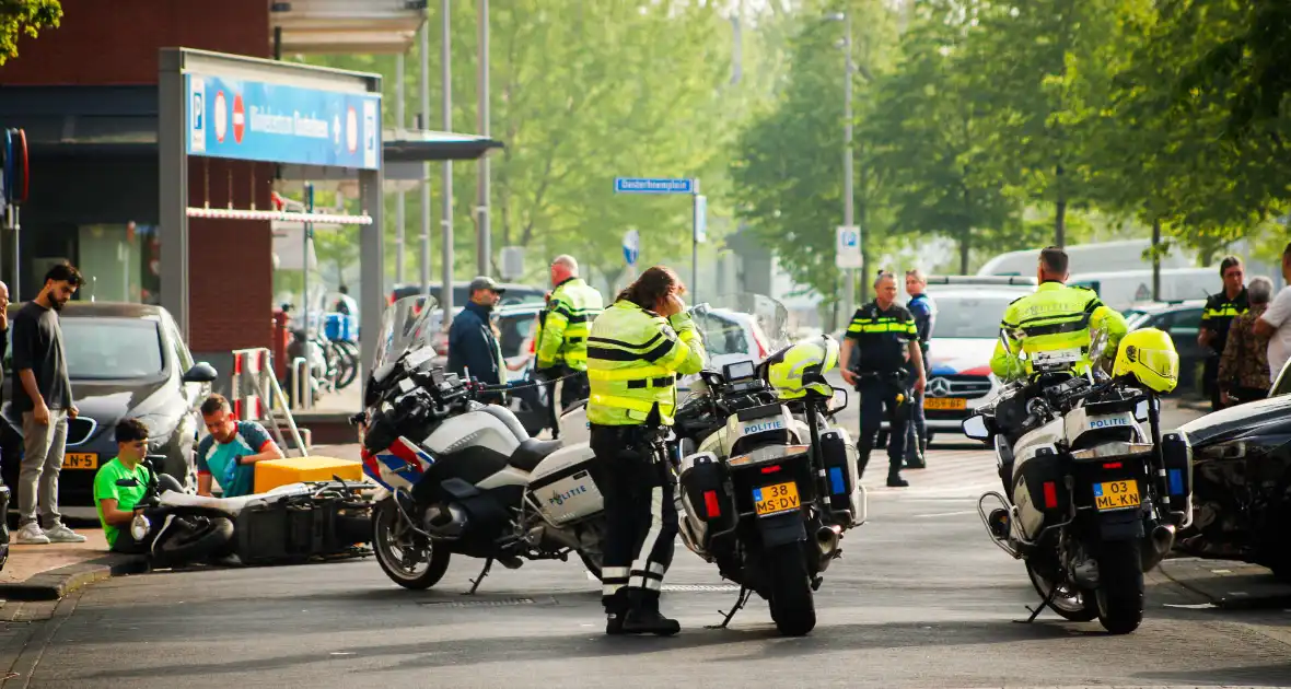 Oudere man zwaargewond bij botsing met maaltijdbezorger