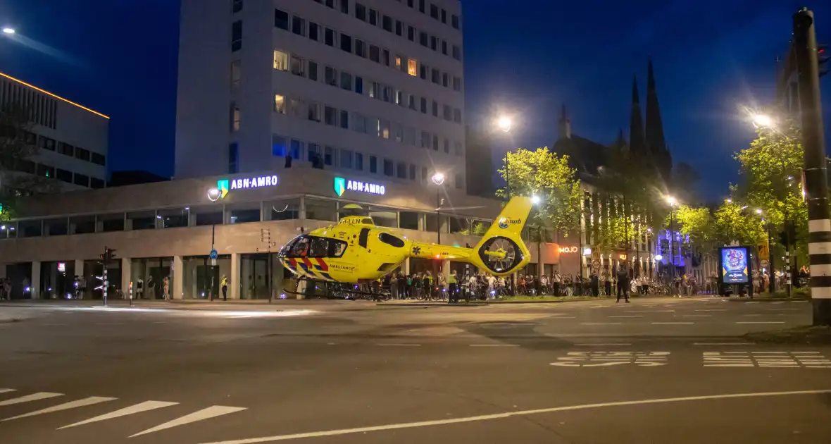 Traumahelikopter landt op kruising voor medische noodsituatie in bioscoop