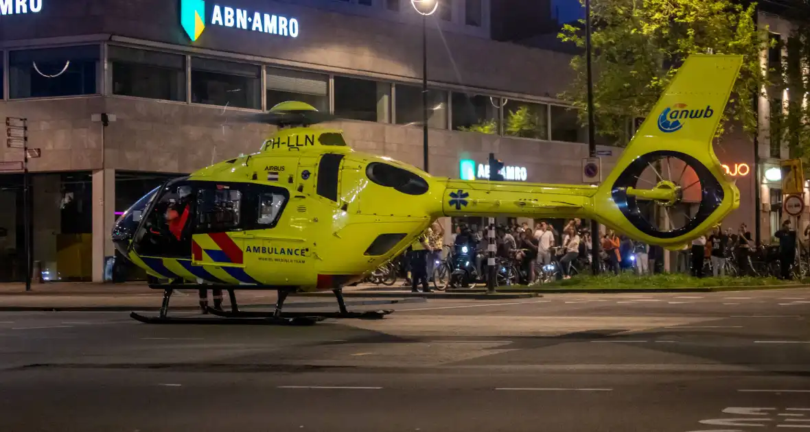 Traumahelikopter landt op kruising voor medische noodsituatie in bioscoop - Foto 1