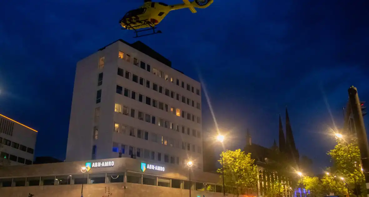 Traumahelikopter landt op kruising voor medische noodsituatie in bioscoop - Foto 3