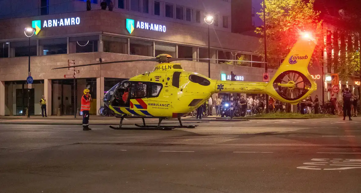 Traumahelikopter landt op kruising voor medische noodsituatie in bioscoop - Foto 5