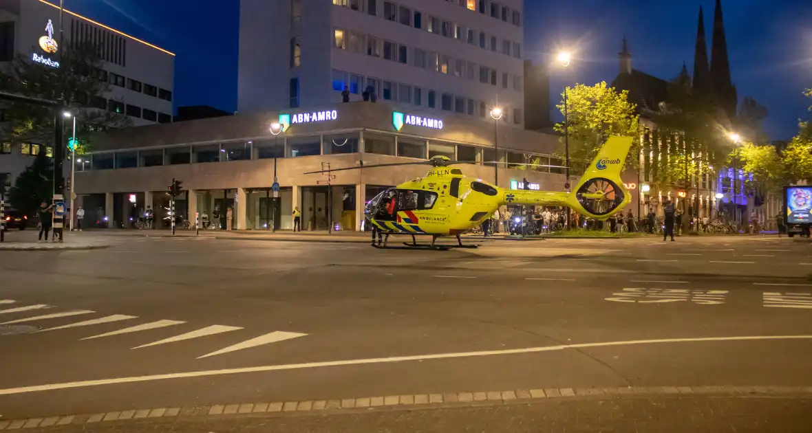 Traumahelikopter landt op kruising voor medische noodsituatie in bioscoop - Foto 6