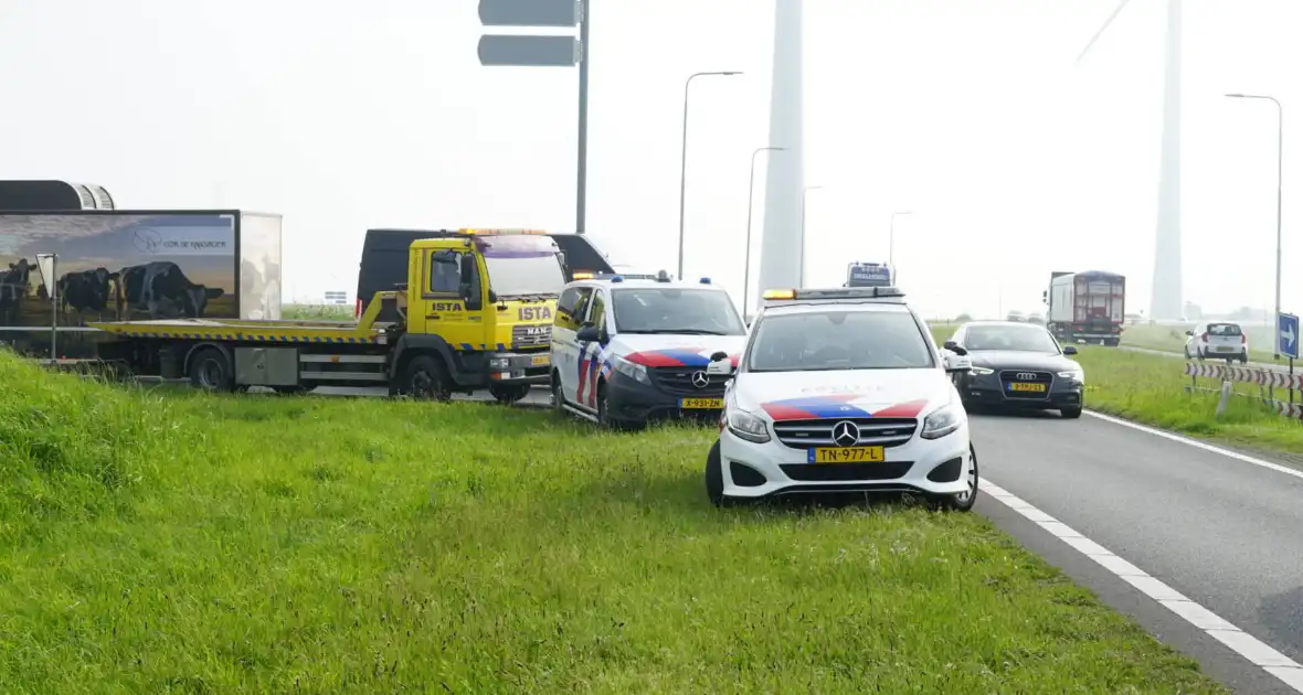 Gezin komt met schrik vrij na ongeval met vrachtauto - Foto 2