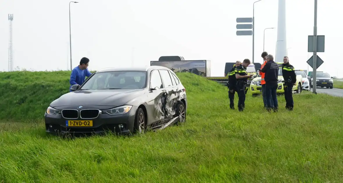 Gezin komt met schrik vrij na ongeval met vrachtauto - Foto 4