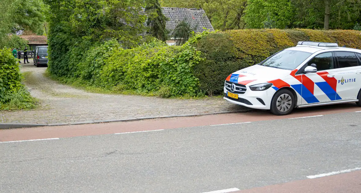 Onderzoek naar overleden persoon bij boerderij - Foto 6