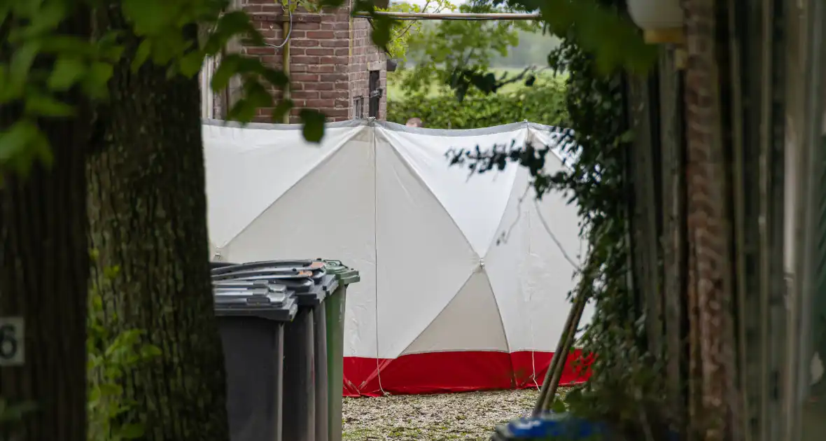 Onderzoek naar overleden persoon bij boerderij - Foto 7