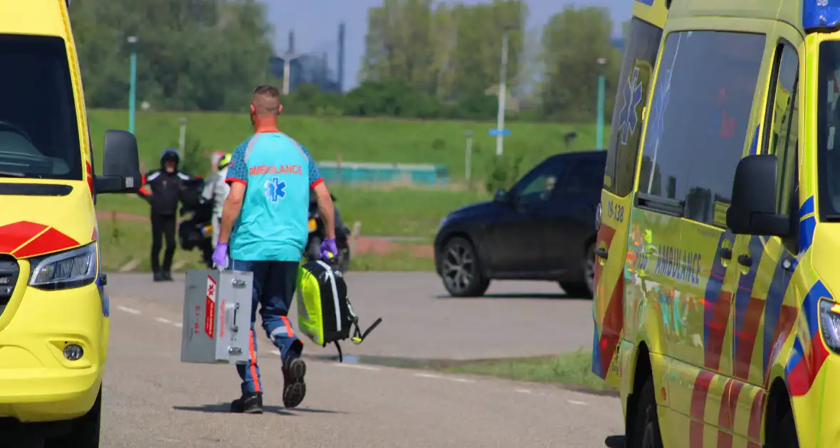 Motorrijder onderuit voor ambulancepost - Foto 5