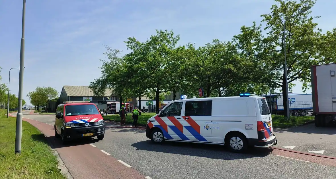 Brandweer doet onderzoek naar melding industriebrand - Foto 1