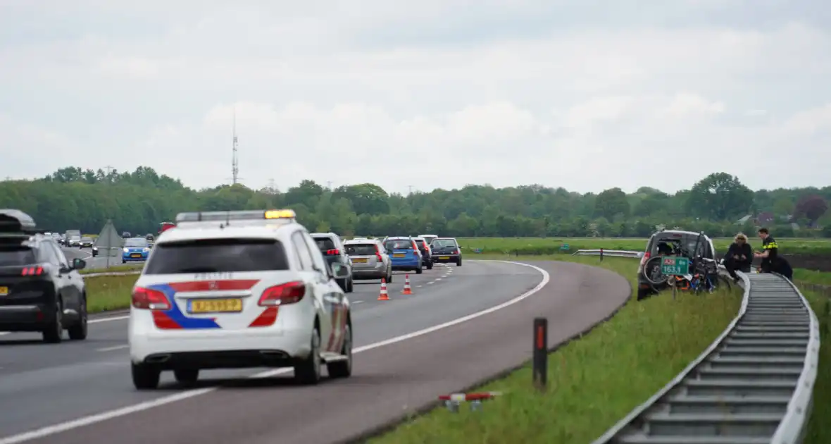 Auto's botsen op elkaar op A28 - Foto 1