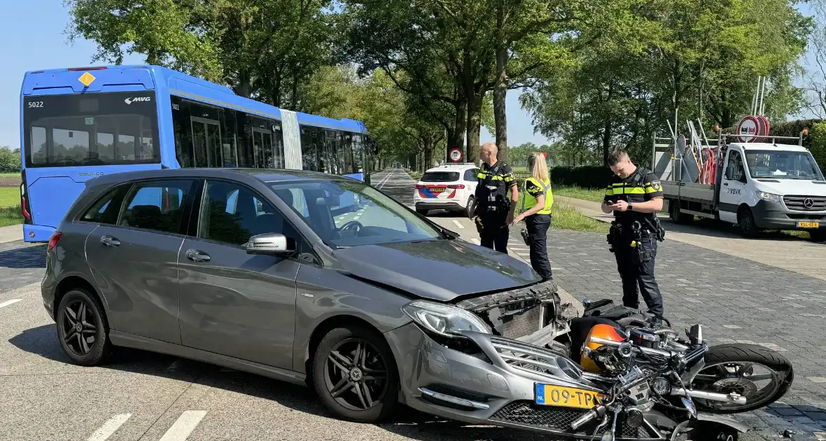 Motorrijder gewond bij harde botsing met automobilist