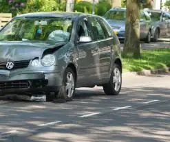 Auto beschadigd na kop-staartbotsing