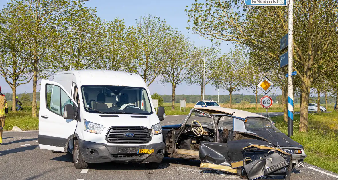 Dronkenlap veroorzaakt verkeersongeval - Foto 3