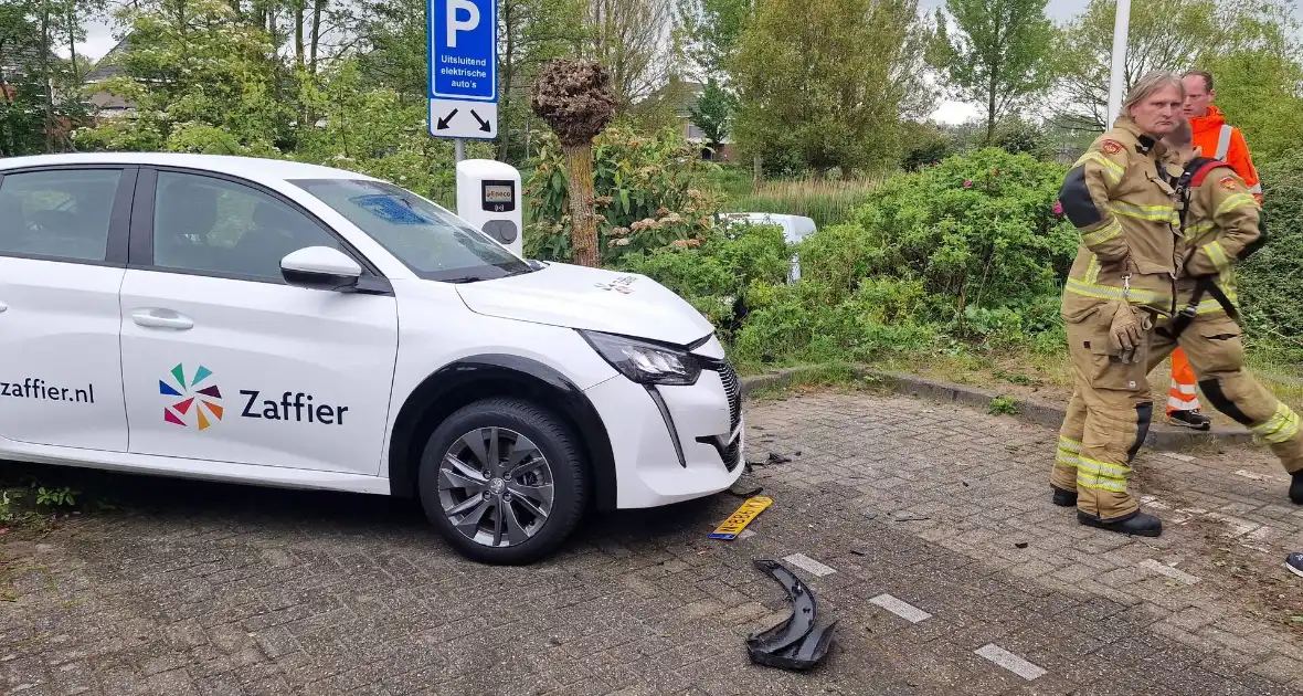 Rolstoelbus te water na aanrijding - Foto 3