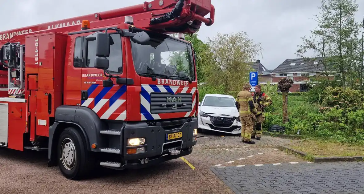 Rolstoelbus te water na aanrijding - Foto 5