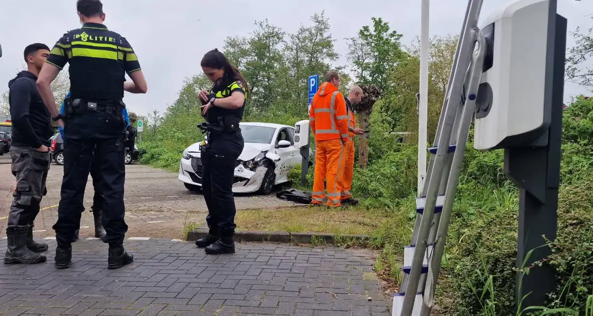 Rolstoelbus te water na aanrijding - Foto 7