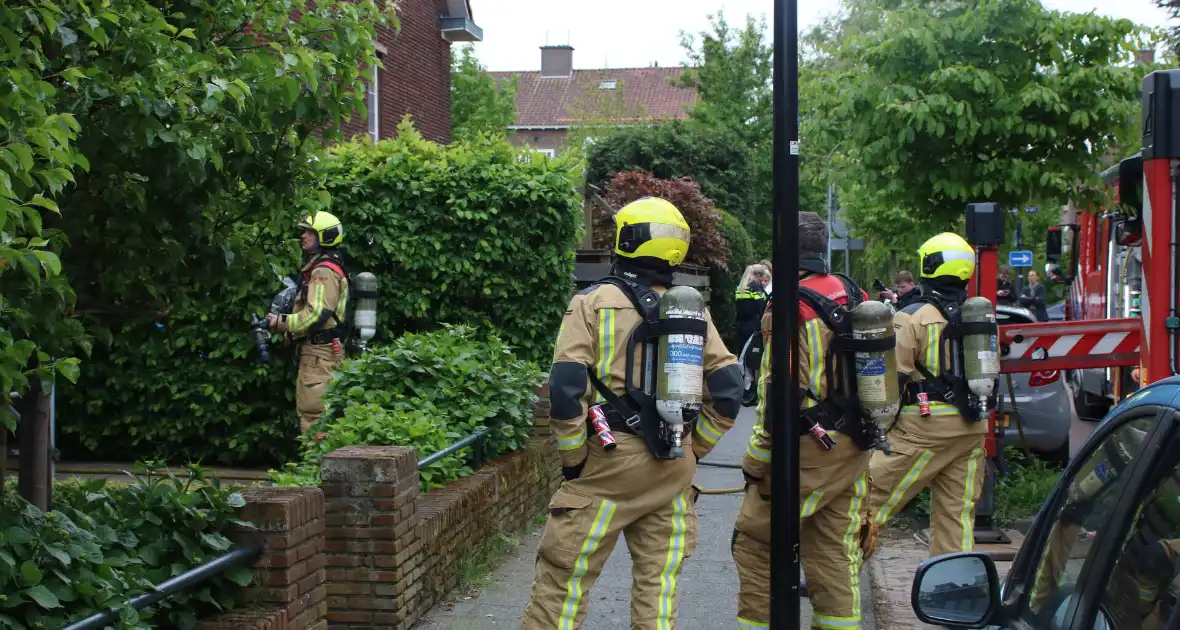 Brand in dak van woning snel onder controle - Foto 4