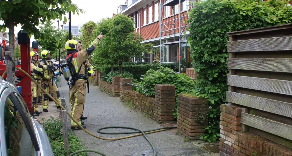 Brand in dak van woning snel onder controle - Foto 7