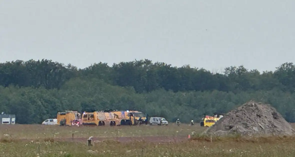 Sportvliegtuig crasht op vliegbasis - Foto 2