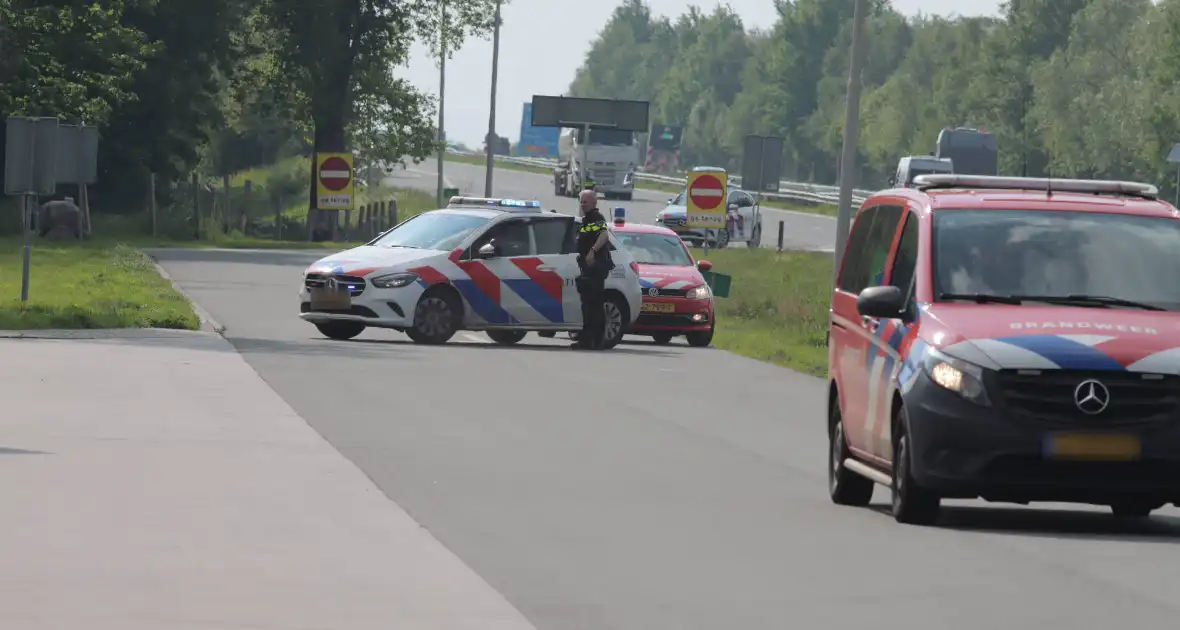 Parkeerplaats A37 ontruimd vanwege lekkende tanker - Foto 1