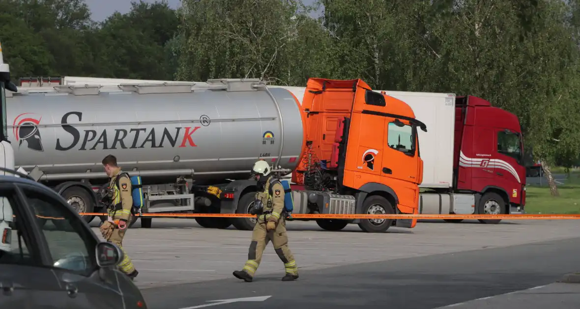 Parkeerplaats A37 ontruimd vanwege lekkende tanker - Foto 3