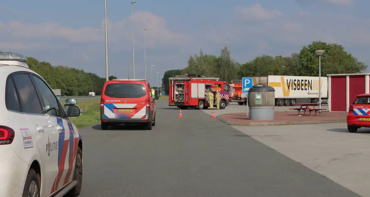 Parkeerplaats A37 ontruimd vanwege lekkende tanker - Foto 5