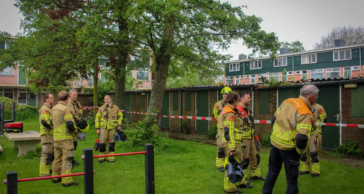 Persoon valt door asbestdak - Foto 10