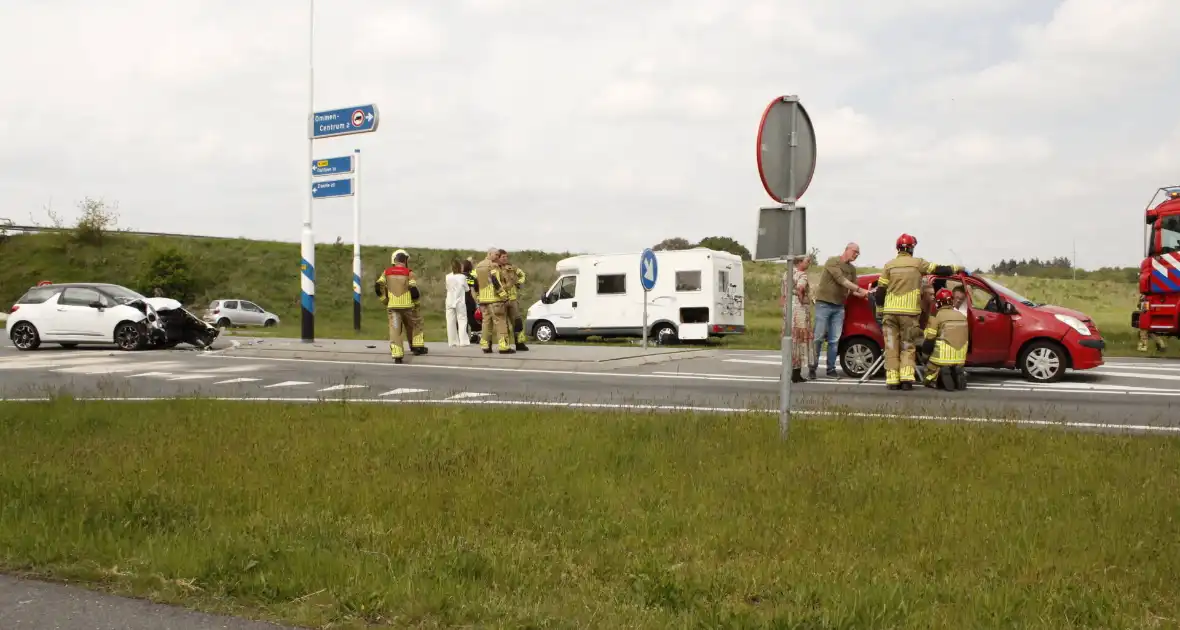 Auto zwaar beschadigd na botsing