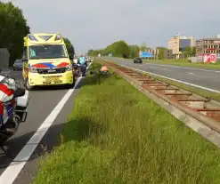 Motorrijder gewond na crash op snelweg